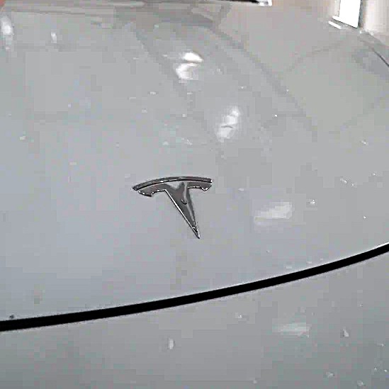 Tesla Работа по оклейке и брендированию