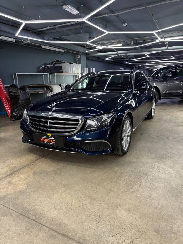 Mercedes-Benz E-Class: восстановление ЛКП, полная антигравийная защита и защита глянцевых элементов. Детейлинг студия в Москве